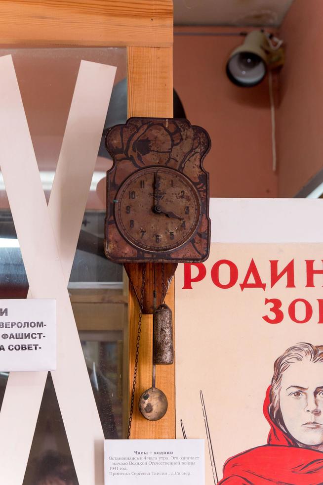 Часы-ходики. Первая половина XX. Металл, дерево::МБУ «Краеведческий музей «Дружбы народов» с. Ципья g2id3153