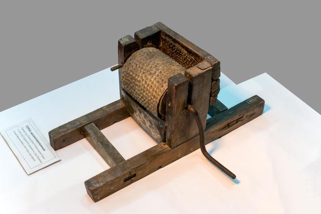 Терка механизированная. 1940-е. Металл, дерево::МБУ «Краеведческий музей «Дружбы народов» с. Ципья g2id3165