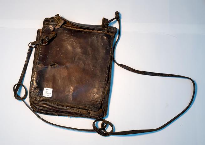 Планшет Садыкова К. – участника Великой Отечественной войны. СССР. 1940-е. Кожа, металл, пластмасса::МУК «Музей истории Сибирского Тракта и Мусы Джалиля» g2id1507