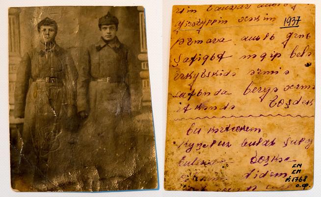 Фото. Гиззатуллин Х. (слева) с товарищем по службе армии. Иркутск. 1937::МУК «Музей истории Сибирского Тракта и Мусы Джалиля» g2id1555