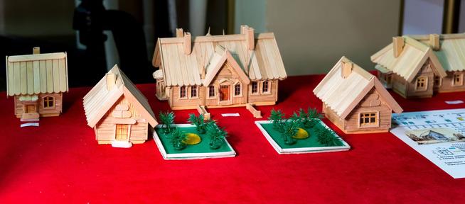 Макеты зданий вдоль строящейся железнодорожной линии Свияжск -Ульяновск в экспозиции музея::МБУ «Буинский краеведческий музей» Буинского муниципального района Республики Татарстан g2id14436