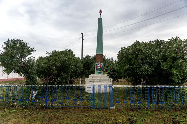 Обелиск павшим воинам. д. Новое Дуваново. Дрожжановский район. 2014::Дрожжановский район g2id14786
