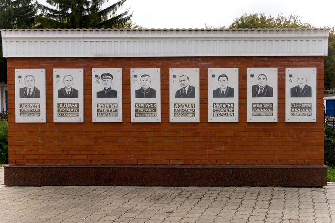 Мемориальный комплекс ʺСлава Героямʺ. Стена Славы. Дрожжановский муниципальный район РТ. 2014::Дрожжановский район g2id15002