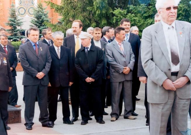 Фото. Открытие памятника Дементьеву П.В. в с. Старое Дрожжаное. 2007::МБУ «Краеведческий музей Дрожжановского муниципального района РТ»» g2id14878