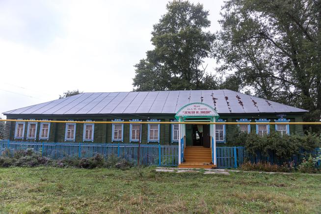 Фото. Здание Музея «Земля и люди» им. Абдреева А.Ш. Дрожжановского района. 2014::Музей им. А.Ш.Абдреева «Земля и люди» g2id15054