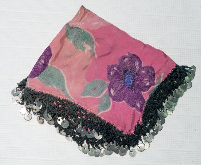 Платок декоративный. СССР. 1940-е. Ткань::Музей им. А.Ш.Абдреева «Земля и люди» g2id15154