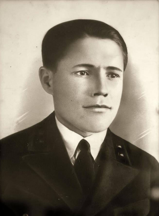 Фото. Кузьмин М.К. – Герой Советского Союза. Конец 1930-х годов::МБОУ «Старотябердинская средняя общеобразовательная школа им. М.К.Кузьмина» g2id15552