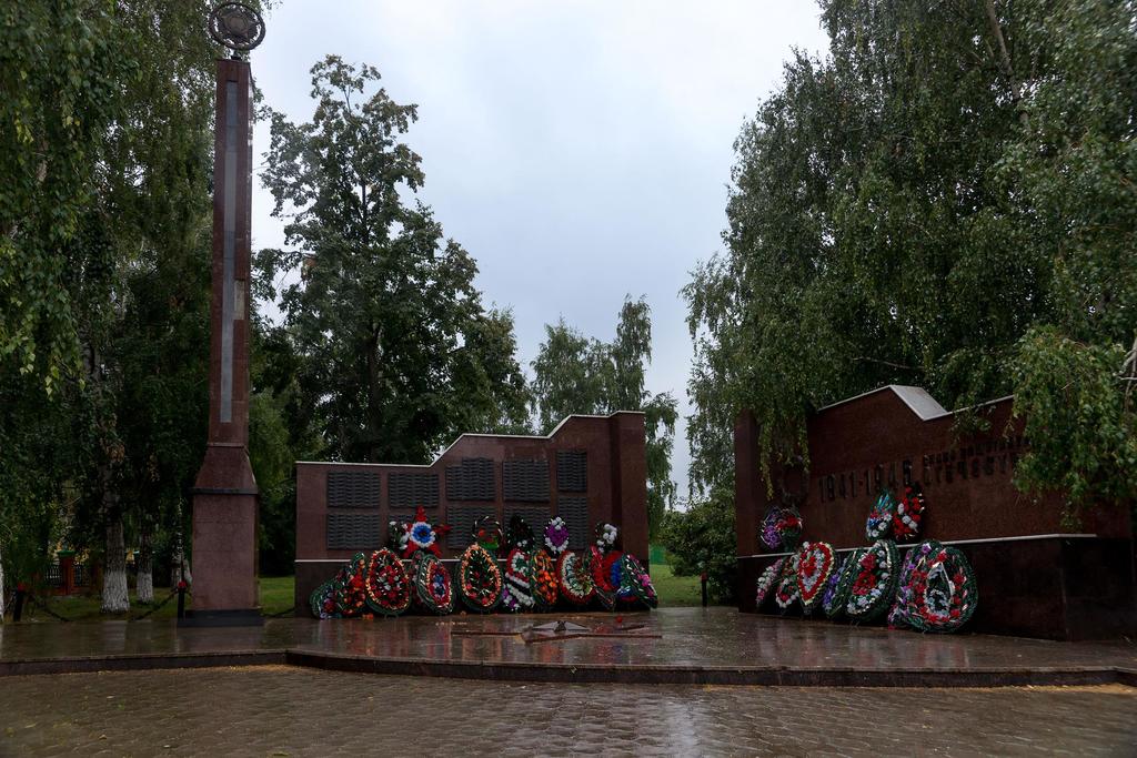 Фото №16162. Мемориал " Парк Победы" в п.г.т.Камское Устье. 2014