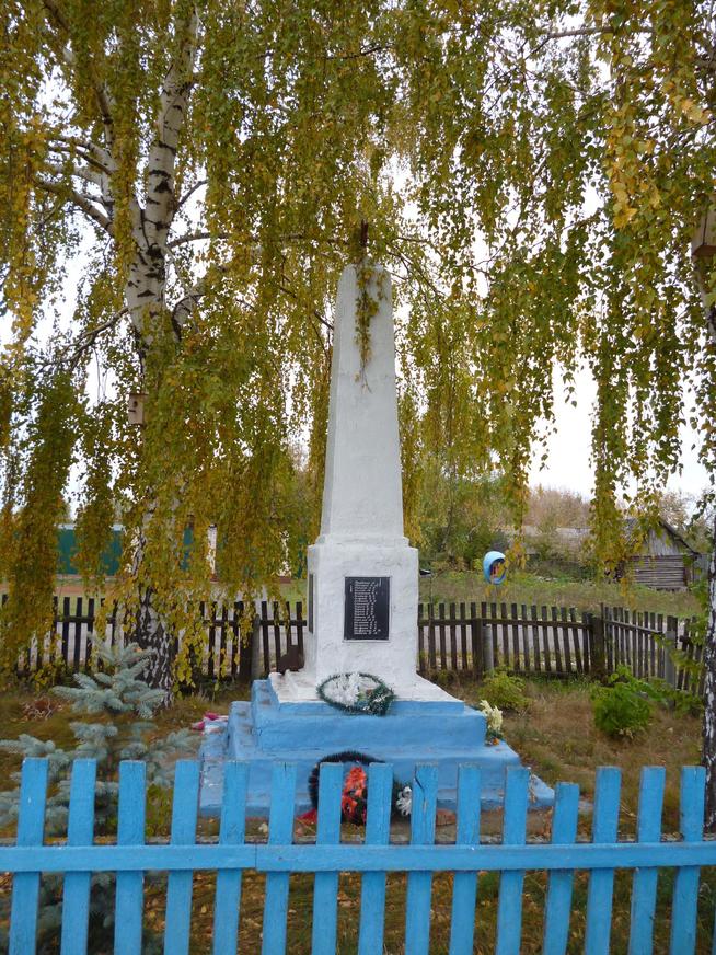 В с.Полянки::Памятники, стеллы (бюсты) погибшим и пропавшим без вести в годы Великой Отечественной войны в Спасском районе g2id41290