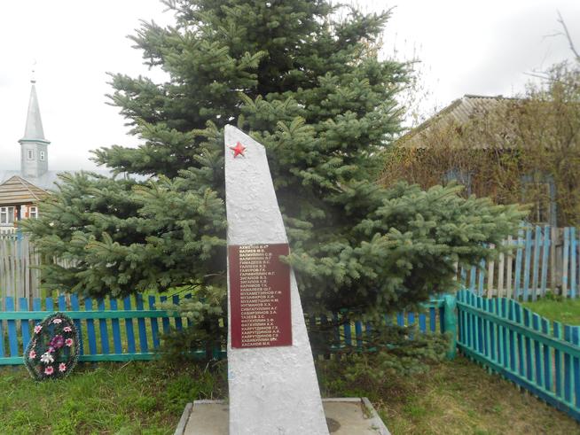 В д. Урняк::Памятники, стеллы (бюсты) погибшим и пропавшим без вести в годы Великой Отечественной войны в Спасском районе g2id41326