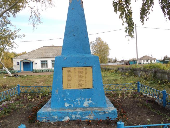 В с.Красная Слобода::Памятники, стеллы (бюсты) погибшим и пропавшим без вести в годы Великой Отечественной войны в Спасском районе g2id41404