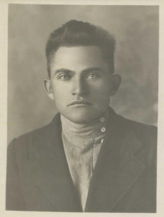 Гришин Михаил Филиппович 1912г.р::Фотографии участников Великой Отечественной войны и документы по Спасскому району (до 1946г.) g2id41746