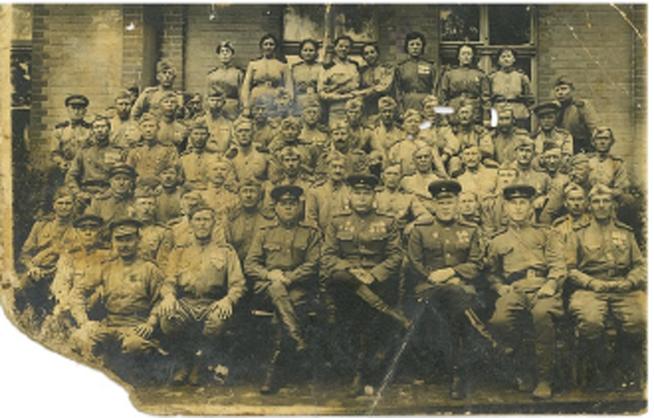 Клюканов 3 ряд 4-й слева с товарищами.Уроженец с. Порфировки::Фотографии участников Великой Отечественной войны и документы по Спасскому району (до 1946г.) g2id41902