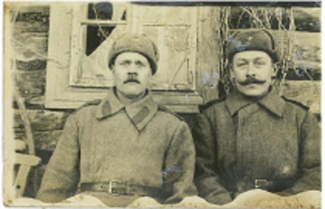 Привалов  М.С.справа 1944г::Фотографии участников Великой Отечественной войны и документы по Спасскому району (до 1946г.) g2id42226