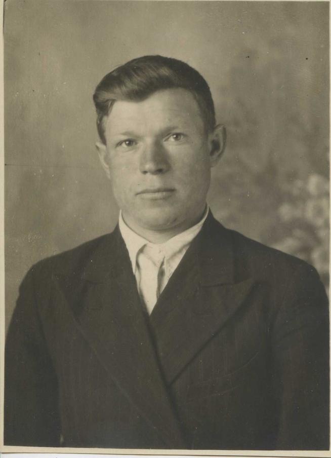 Фролов Николай Тимофеевич 1919г.р::Фотографии участников Великой Отечественной войны и документы по Спасскому району (до 1946г.) g2id42474