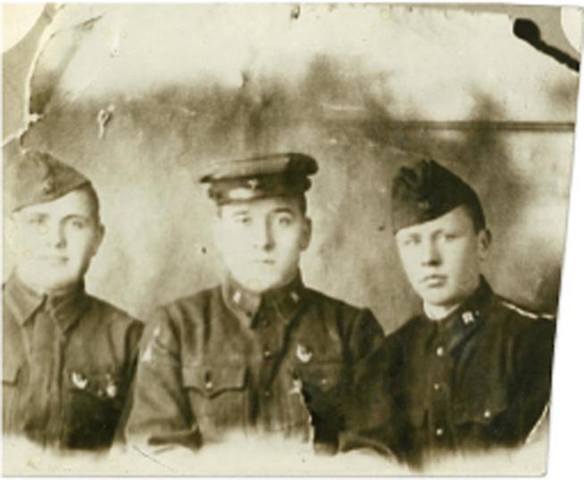 Шамаев И.Г. в центре 1941г::Фотографии участников Великой Отечественной войны и документы по Спасскому району (до 1946г.) g2id42542