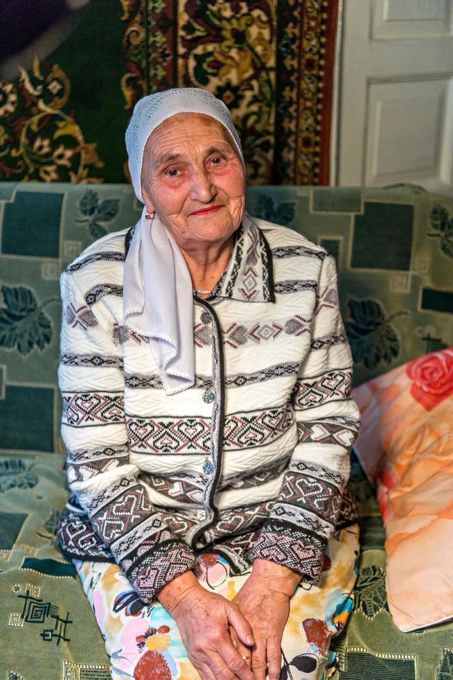 Фото. Аппакова Г.Г. дает интервью с воспоминаниями о годах войны. 2014 ::Мамадышский район g2id17597