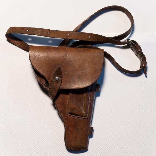 Кобура от личного оружия Валеева Х.В. СССР. 1940-е. Кожа::МБУ «Мамадышский краеведческий музей». 2014 g2id16865