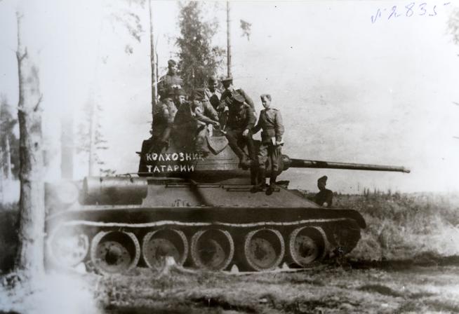 Альбом. «По боевому пути танковой колонны «Колхозник Татарии». 1978::МБУ «Мамадышский краеведческий музей». 2014 g2id16929