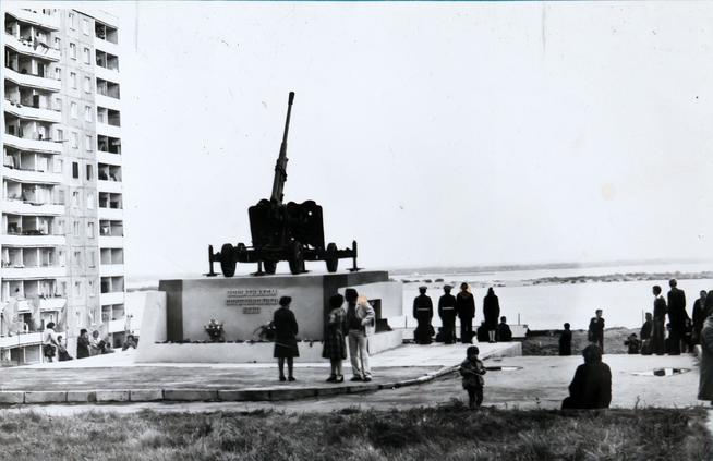 Фото. 85 мм пушка, на которой первым орудийным номером была Андронова Е.М. Саратов. 1982::МБУ «Мамадышский краеведческий музей». 2014 g2id17041