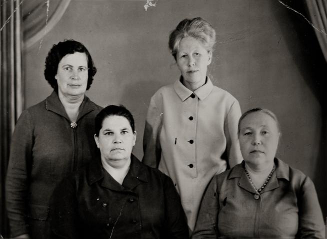 Фото. Боевые подруги, прошедшие путь от Воронежа до Венгрии. 1971::МБУ «Мамадышский краеведческий музей». 2014 g2id17049