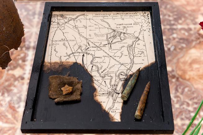 Витрина с комплексом материалов по Великой Отечественной войне в музее при Мамадышском профессиональном колледже №87. 2014::Мамадышский профессиональный колледж № 87. 2014 g2id17445