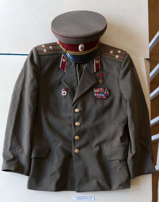 Китель Героя Советского Союза полковника Ахтямова С.А. Вторая половина ХХ в.::МБОУ "Средняя общеобразовательная школа села Нижний Искубаш Кукморского муниципального района" g2id2225