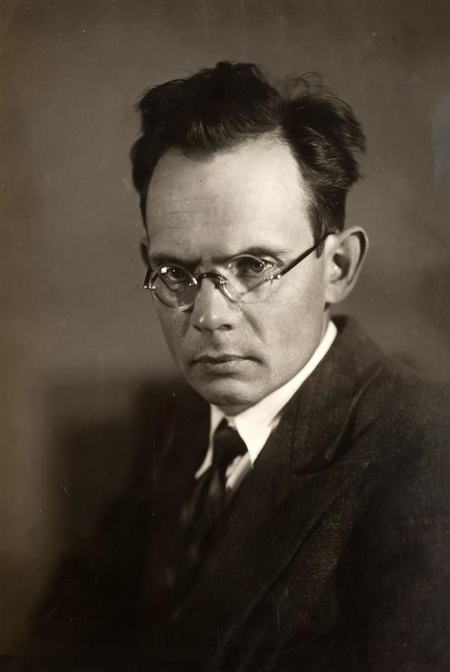 Фото.Б.А.Арбузов. 1940-е::Дом-Музей академиков А.Е. и Б.А. Арбузовых g2id36695