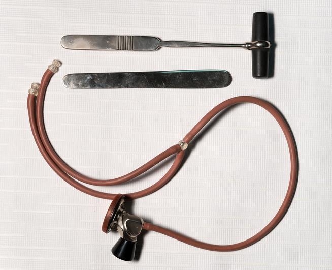 Медицинские инструменты  Лурия Р.А. - фонендоскоп, неврологический молоточек, шпатель.::Музей истории Казанской государственной медицинской академии g2id36941