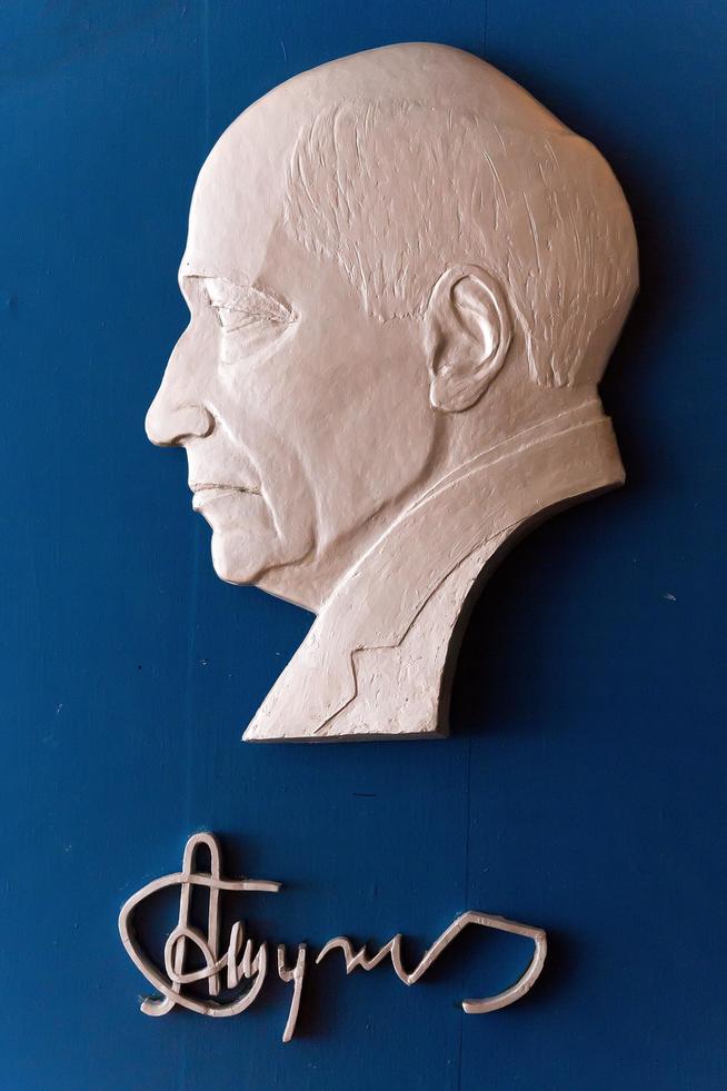 Барельеф. Туполев А.Н. Экспозиция музея истории КНИТУ - КАИ. 2014::Музей истории КНИТУ-КАИ g2id37003