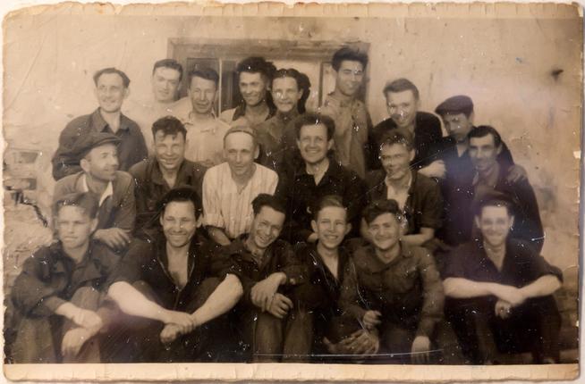 Фото.Коллектив лаборатории авиадвигателей.1945::Музей истории КНИТУ-КАИ g2id37035