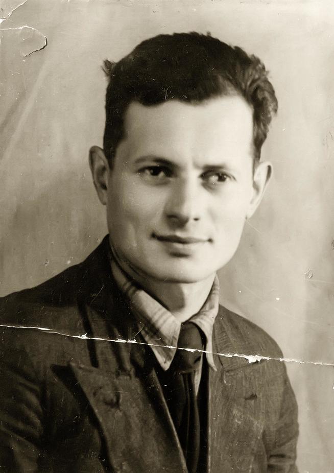 Фото. Шамес С.И.- мастер Промышленного отдела института.   1941::Музей истории КНИТУ-КАИ g2id37043