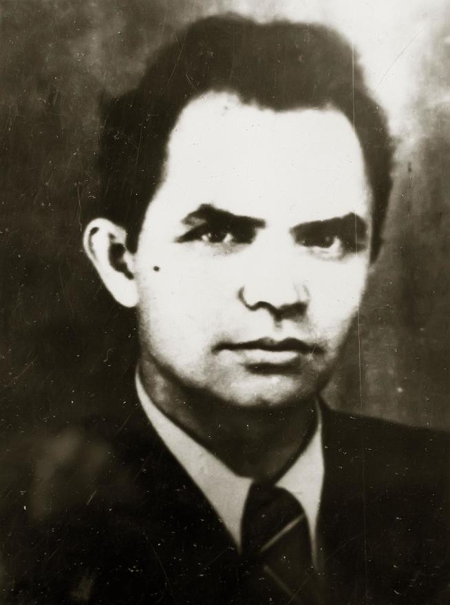 Фото. Захаров А.-студент моторостроительного факультета, комсорг колонны по строительству оборонительных сооружений.1941::Музей истории КНИТУ-КАИ g2id37091