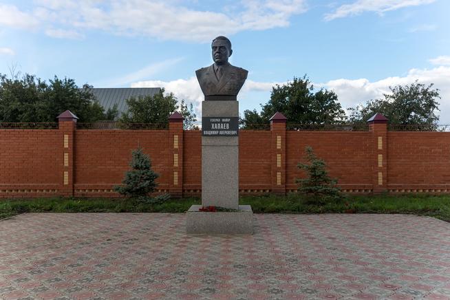 Памятник генерал-майору Хапаеву В.А. Тетюшский район. 2014 ::Тетюшский район g2id18729