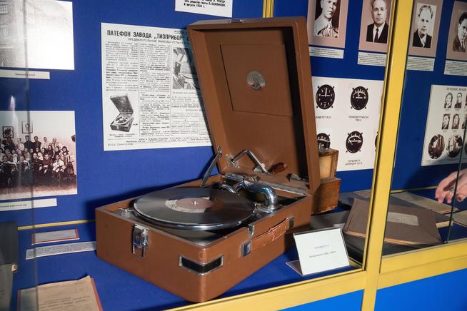 Патефон. Продукция завода ʺТизприборʺ 1934-1938::Музей истории ОАО "Казанский завод Электроприбор" g2id38242