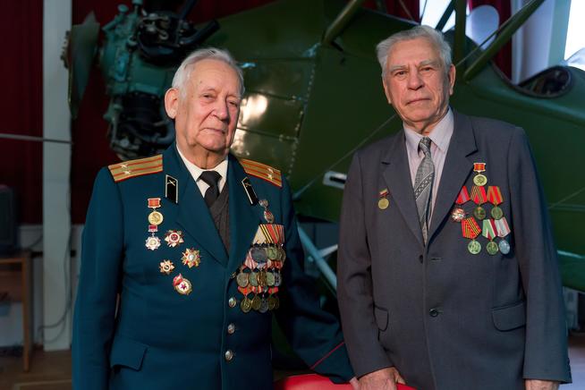 Фото. Ветераны в Музее трудовой славы ОАО ʺКазанский вертолетный заводʺ. 2014::Музей трудовой славы ОАО "Казанский вертолетный завод". g2id38344