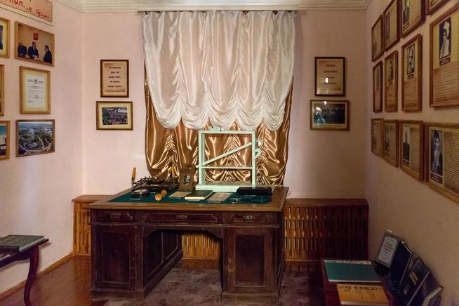Кабинет Никифорова М.М. Раздел экспозиции Заинского краеведческого музея. 2014::МБУК «Заинский краеведческий музей» g2id20166