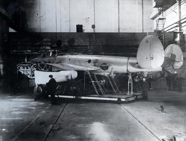 Фото. Цех установки крыльев самолета.Завод № 22. 1940-е::Музей трудовой славы КАЗ им. С.П. Горбунова g2id39119