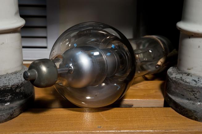 Радиолампа с РВ -84::Музей истории связи РТ в Казанском электротехникуме связи g2id40430