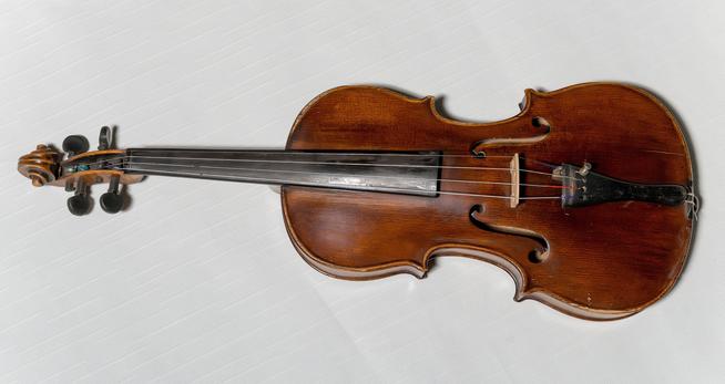 Скрипка Бусыгина Е.П.1940-е. СССР. Дерево, металл::Музей истории Казанского университета g2id40762