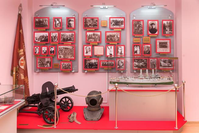 Фрагмент экспозиции Музея боевой и трудовой славы ʺЗаречьеʺ посвящен периоду работы порохового завода в начале ХХ.::Музей боевой и трудовой славы "Заречье" Казанского порохового завода g2id42641