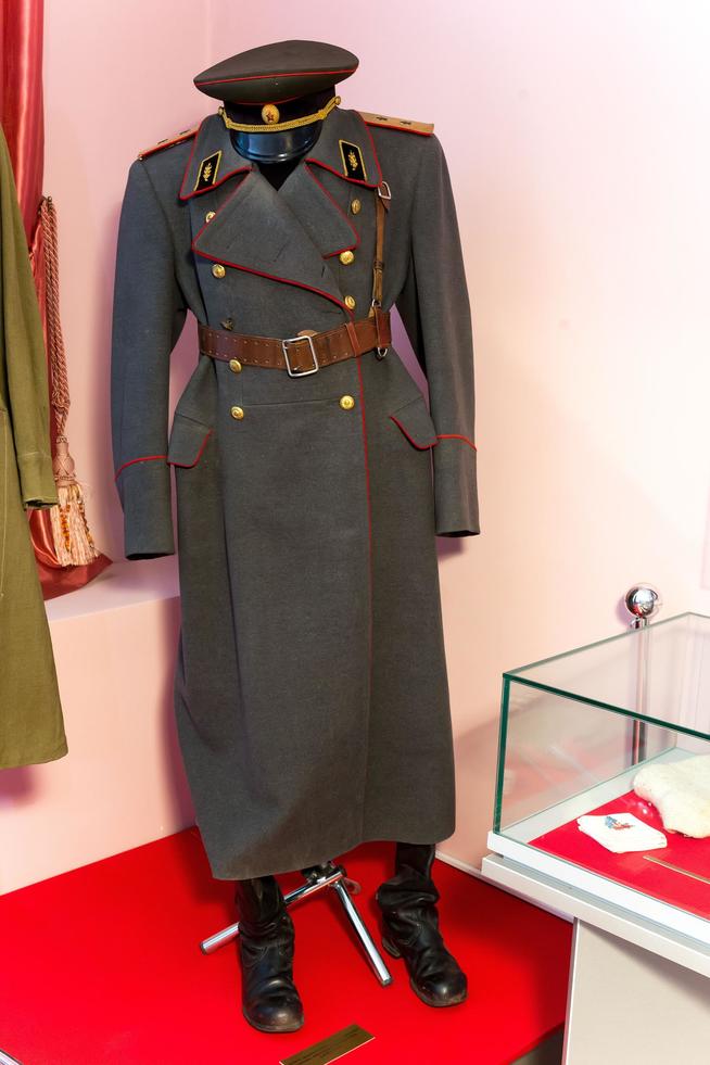 Шинель и фуражка  Героя Советского Союза, генерал-лейтенанта танковых войск Шульгина Б.В. 1940-е. СССР. Сукно::Музей боевой и трудовой славы "Заречье" Казанского порохового завода g2id42649