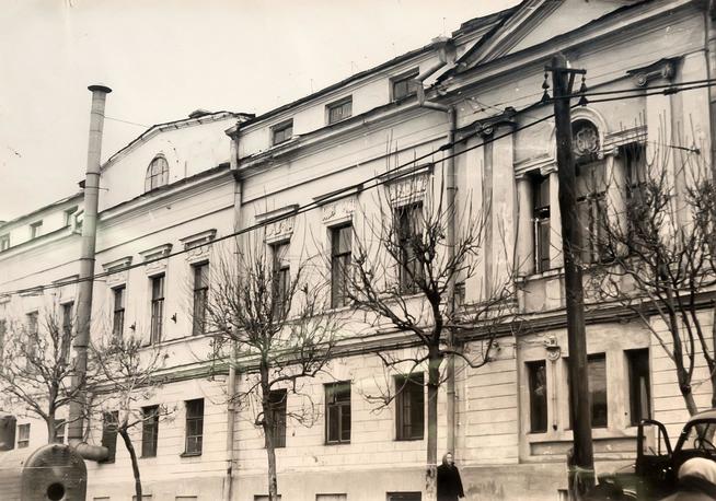Фото. Здание Химфармзавода № 11. (ныне ул.  Профсоюзная).1930-е::Музей истории ОАО "Татхимфармпрепараты" g2id43027