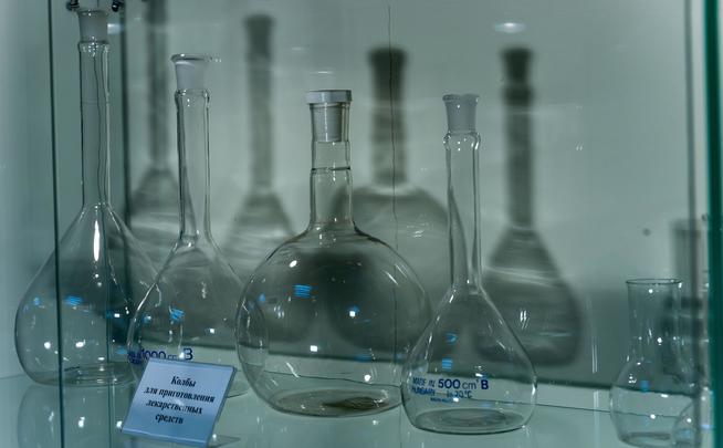 Колбы различной емкости для приготовления лекарственных средств. СССР. 1-я пол. ХХ. Стекло::Музей истории аптечного дела и трудовой славы ГУП"Таттехмедфарм" g2id43236