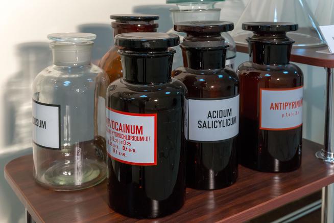 Штанглазы аптечные для лекарственных форм. СССР. 1-я пол. ХХ. Стекло::Музей истории аптечного дела и трудовой славы ГУП"Таттехмедфарм" g2id43244