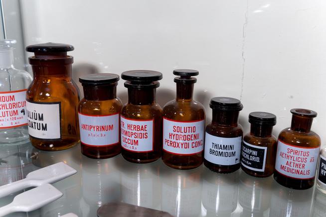 Склянки аптечные различной емкости для лекарственных форм. СССР.  1-я пол.ХХ.  Темное стекло::Музей истории аптечного дела и трудовой славы ГУП"Таттехмедфарм" g2id43248