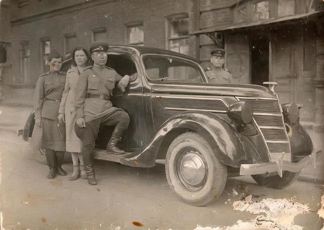 Фото. Б.Юсупов с боевыми друзьями от 22.08.1943г.::Мемориальная коллекция. Юсупов Барий Абдуллович g2id35187