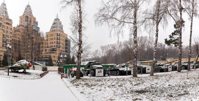Образцы военной техники на территории Казанского суворовского военного училища. 2014::Музей истории Казанского суворовского военного училища g2id43694