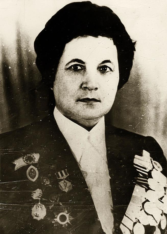 Фото. Чанышева Ф.Х- награждена Международным Комитетом Красного Креста медалью Флоренс Найтингейл. 1965::Музей истории Казанского суворовского военного училища g2id43755