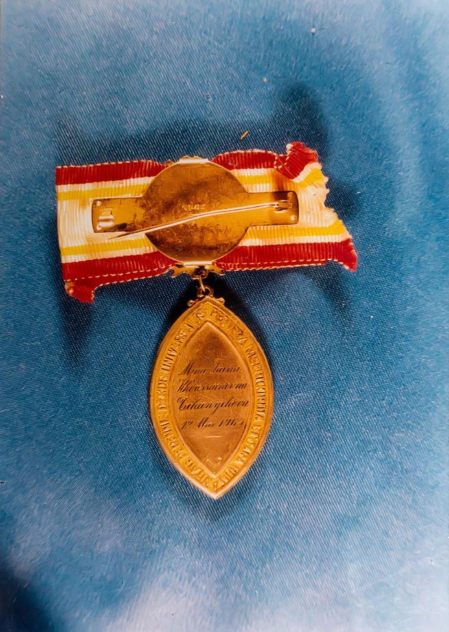 Медаль Флоренс Найтингейл ( оборотная сторона)::Музей истории Казанского суворовского военного училища g2id43763